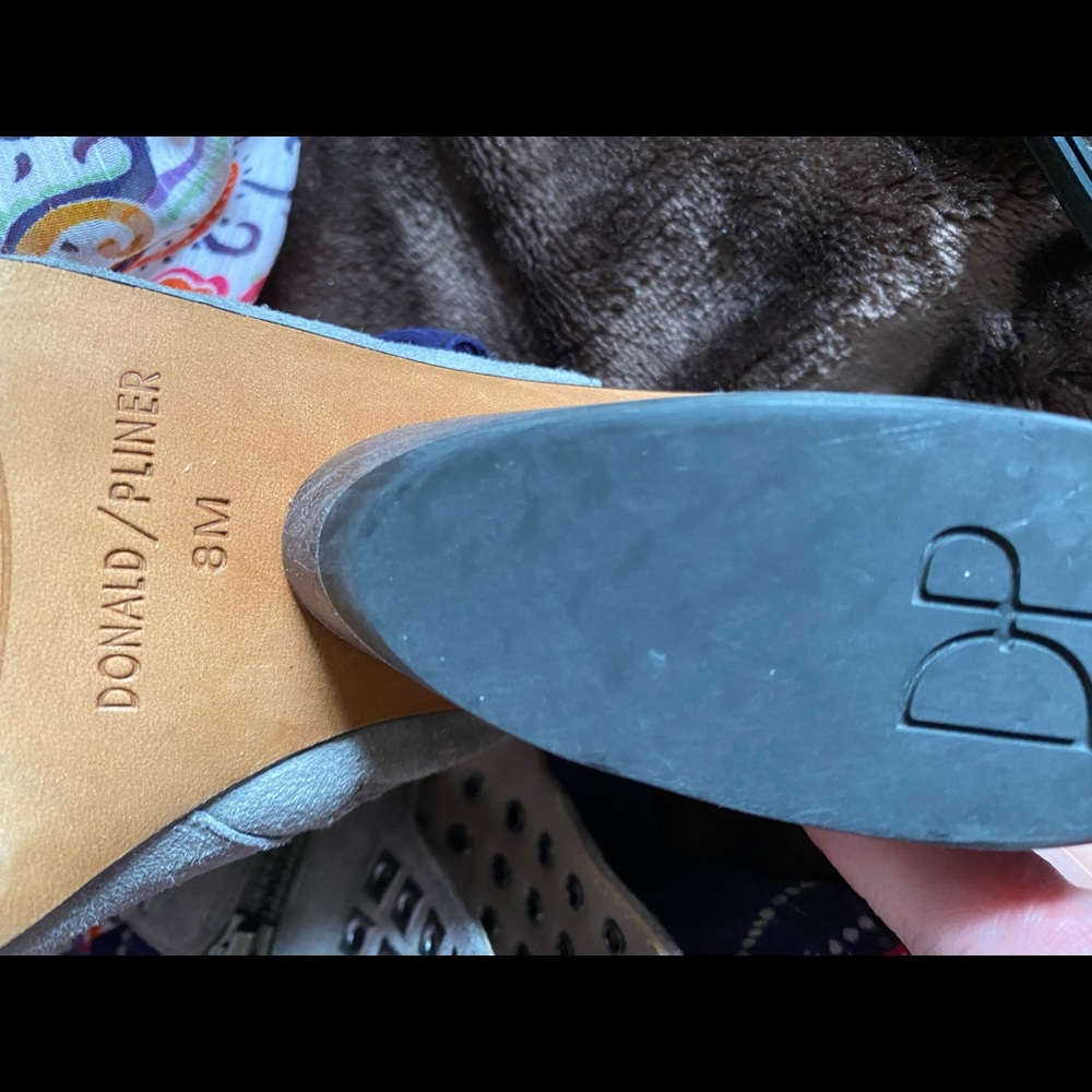 Donald Pliner heel. Beautiful - Picture 4 of 4